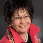 Frau mit dunklen kurzen Haaren und Brille. Name: Jutta Christ